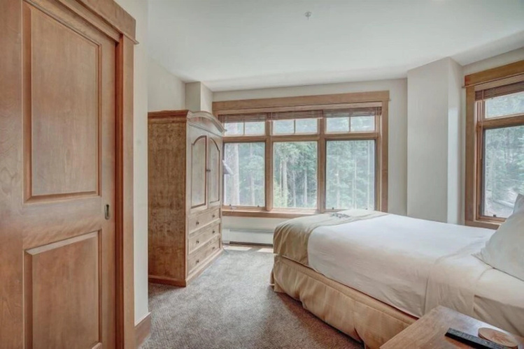 Lone Eagle 2 Bedroom Condo