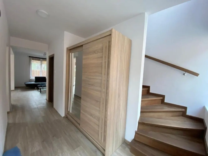 3 Bedrooms Apartment
