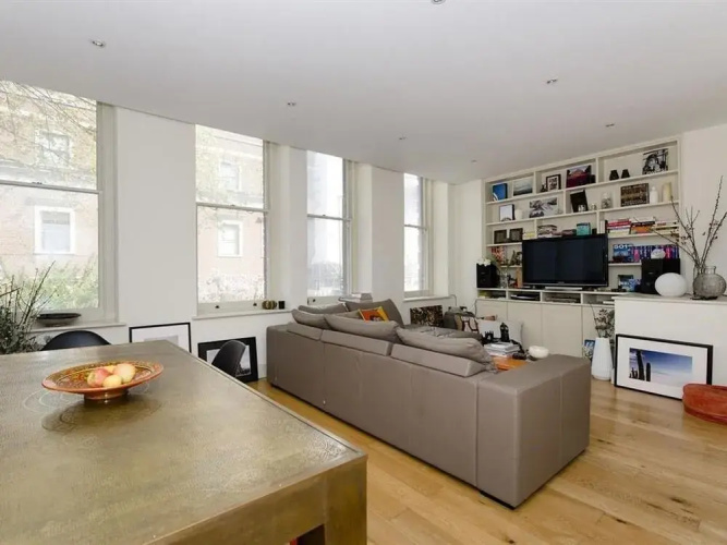 83 Goswell Apartment