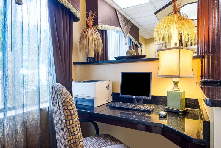 Quality Inn & Suites Chattanooga West near Lookout Mountain