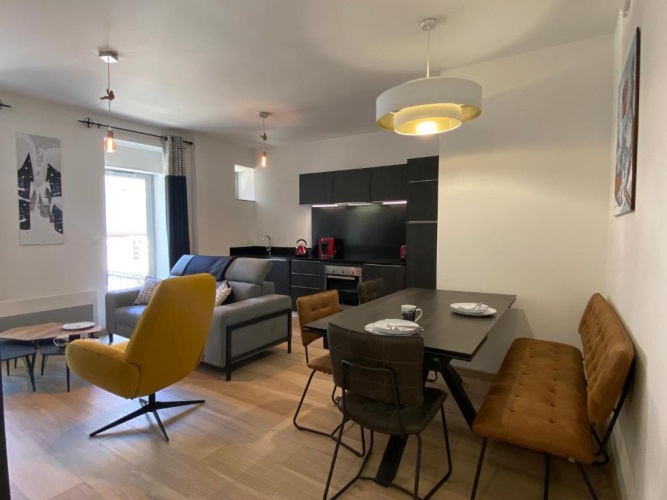 2 Bedrooms Apartment
