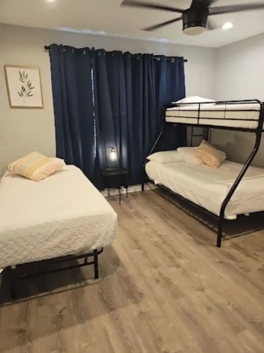 5 Bedrooms Cottage
