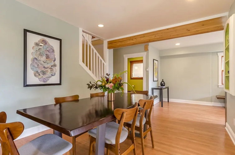 Sleeps 16 Luxurious 6BR Seattle Home