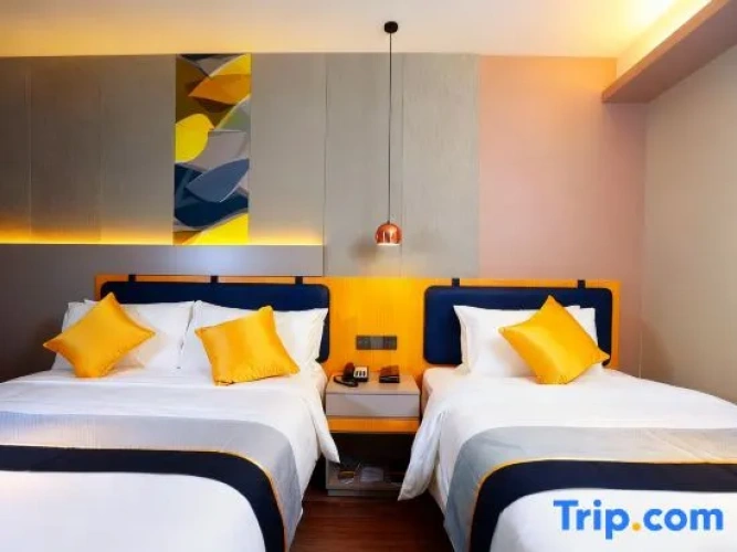 Standard Double room with street view