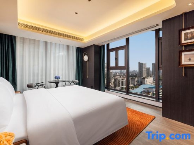 1 Bedroom Deluxe Suite