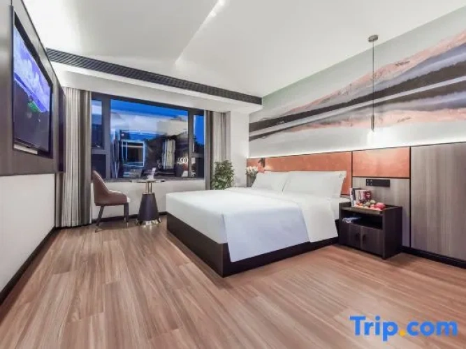 Deluxe Double room with city view