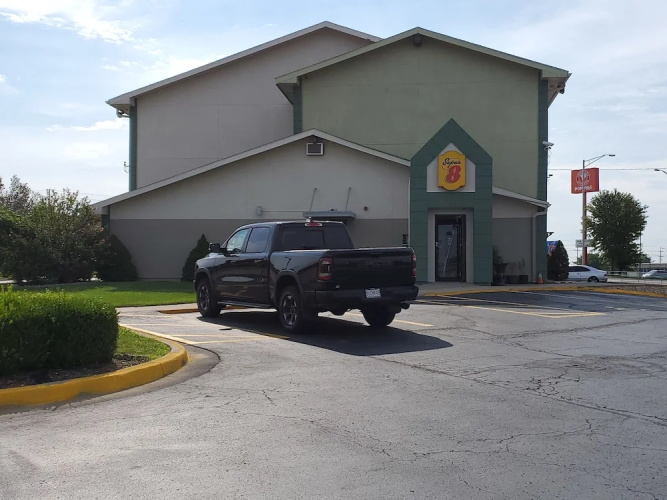 Super 8 Kansas City At Barry Road - Parkville, MO