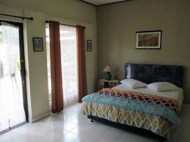 Nirwana Guest House & Villa