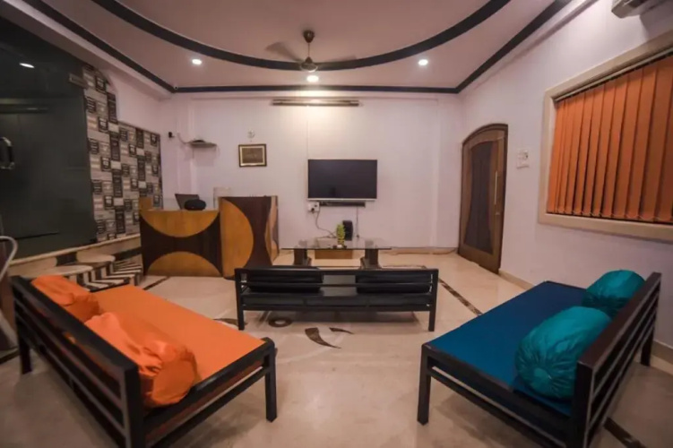 HappiNest-The Backpacker's Hostel