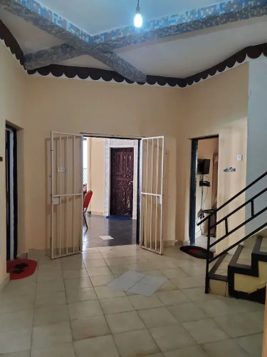 4 bedroom villa with a kitchen