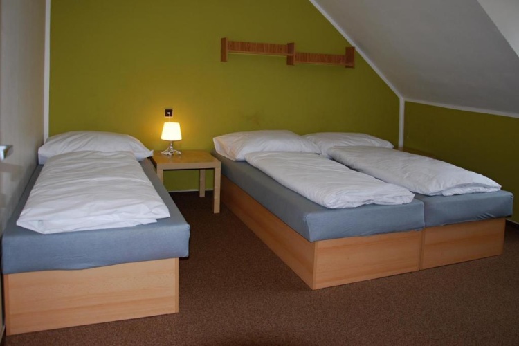 Standard Triple room