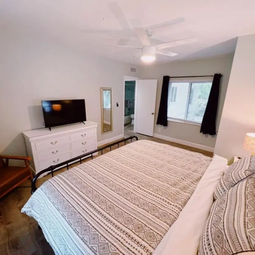 2 Bedrooms Apartment