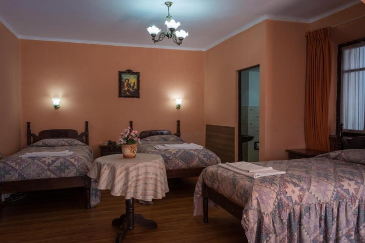 Standard Triple room