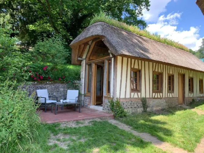 2 Bedrooms Twin Cottage