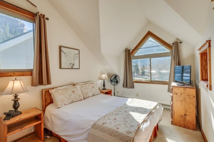 4 Bedrooms Apartment with balcony