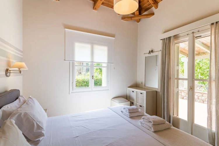 Lithos Stoupa Villas