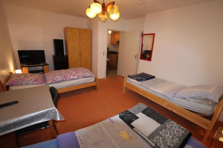 Standard Triple room