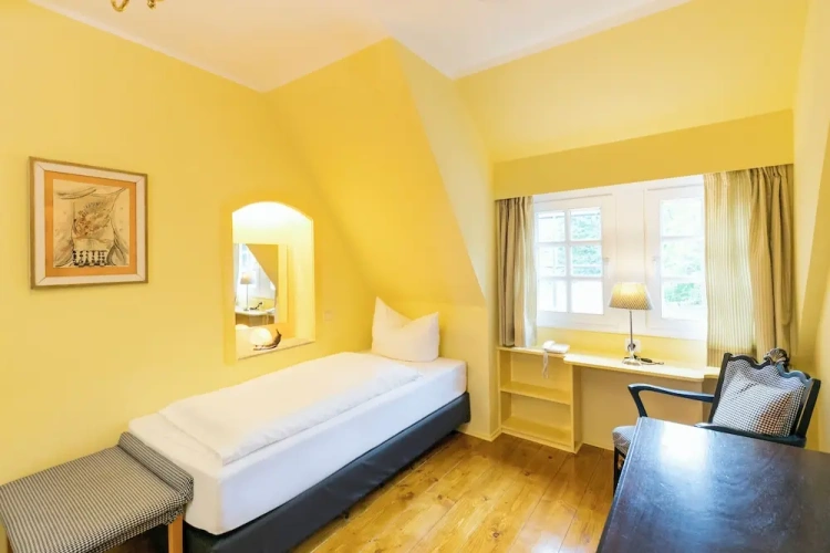 Standard Single room with garden view