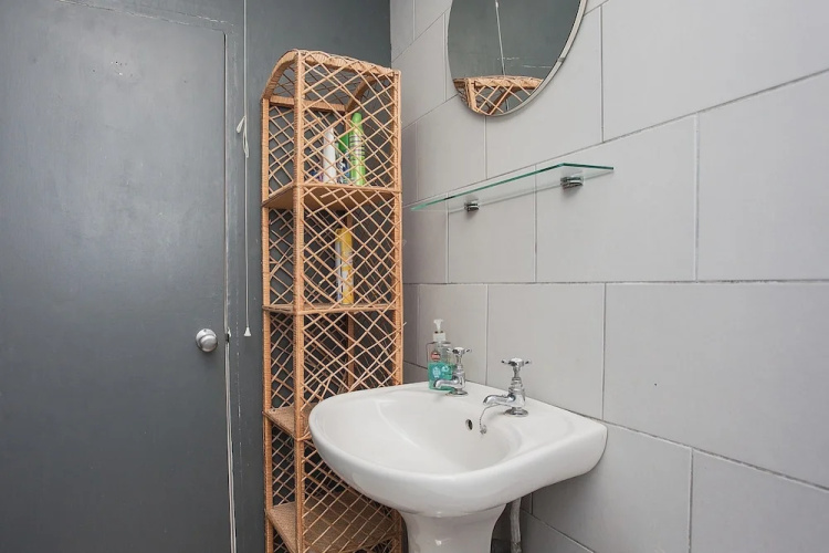 Bright 1 Bedroom Flat in Oval