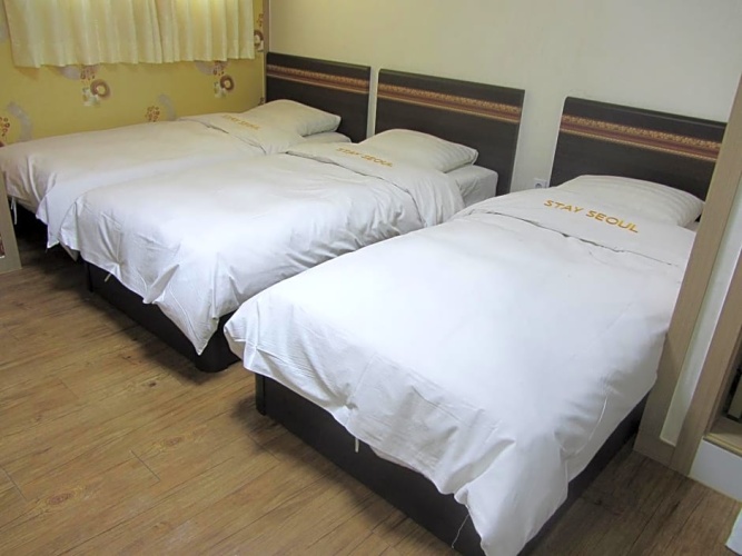 Standard Triple room
