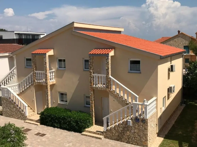 Apartment with garden view