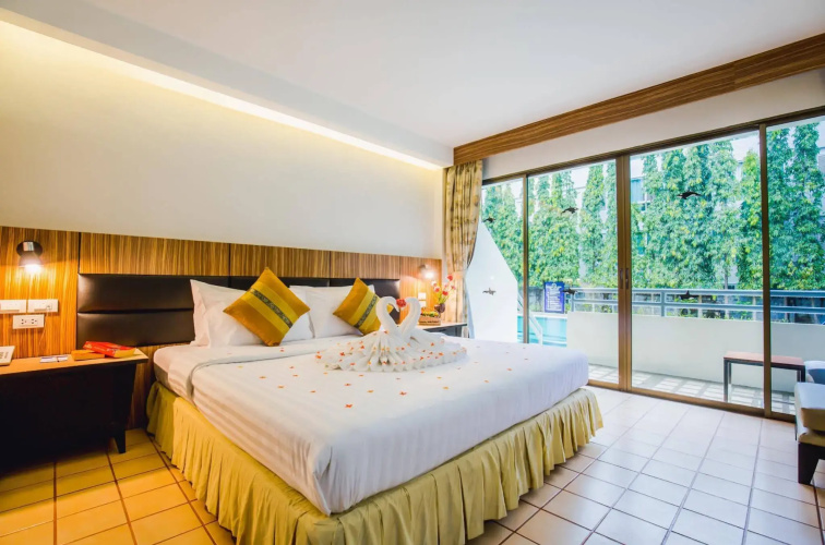 Karon Whale Resort Karon Beach (SHA Certified)