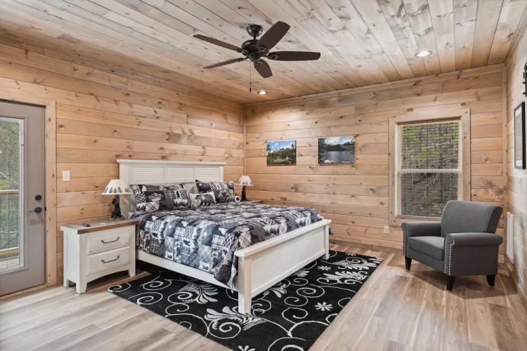 Stepping Stone 4 Bedroom Cabin by RedAwning