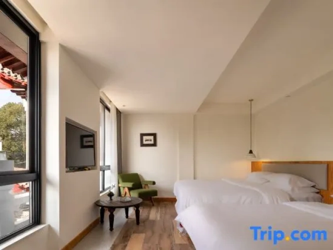 Standard Twin Family room with balcony and with courtyard view