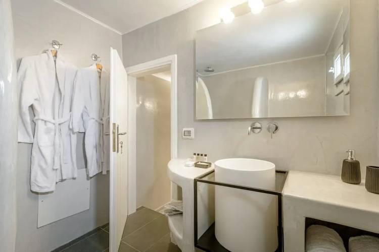 Amoramelia Suites