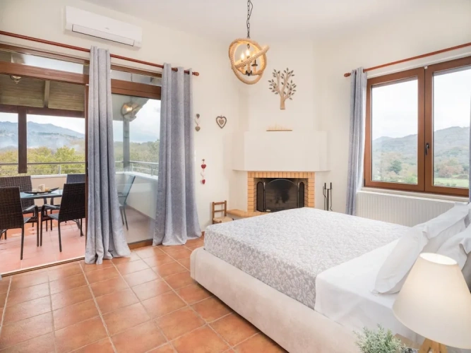 2 Bedrooms Villa