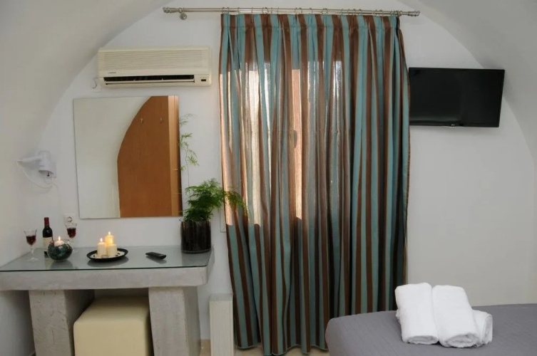 Firostefani Apartment