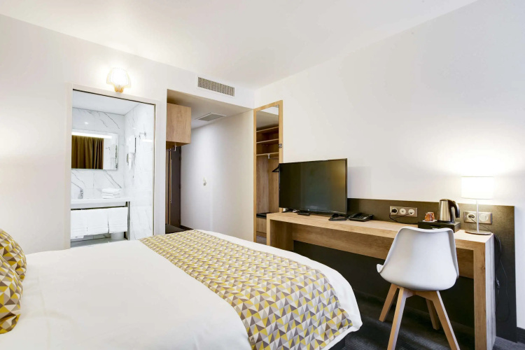 Brit Hotel Confort Loches