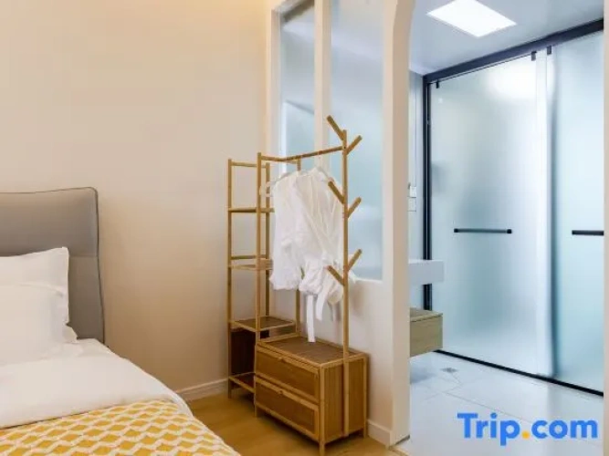 Standard Twin room with courtyard view