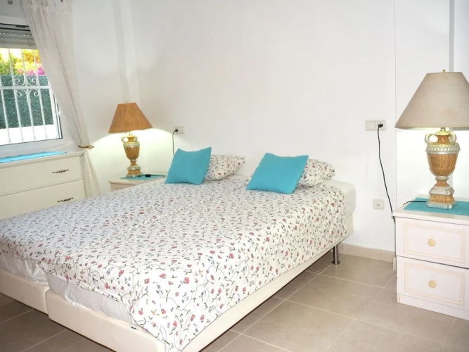 Large Villa With Private Pool and Five Bedrooms in Benijofar