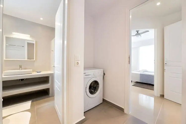 Naousa Center Living