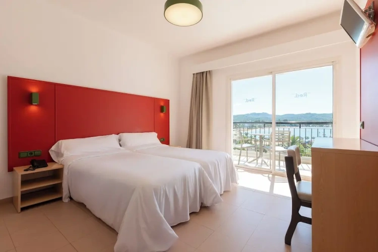 Standard Twin room with balcony and with sea view