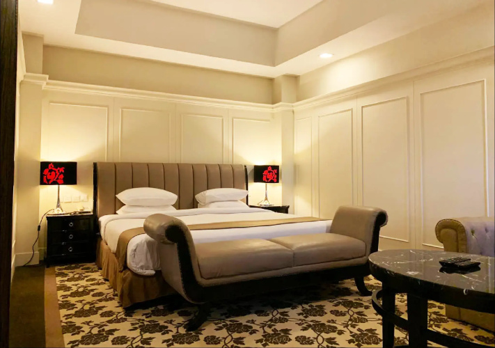 Crown Garden Hotel