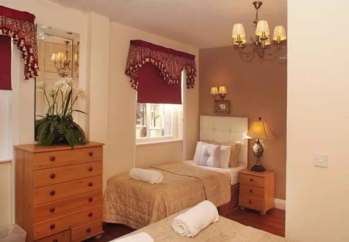 Standard Triple room