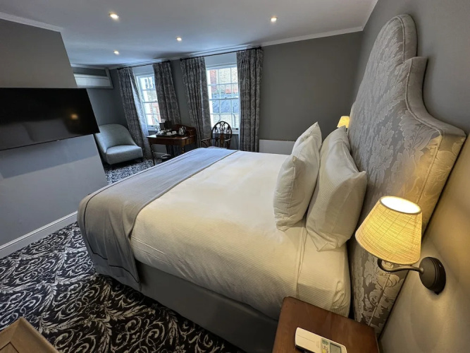 No. 30 Knightsbridge
