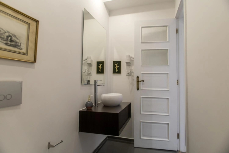 Almada Studios & Suites