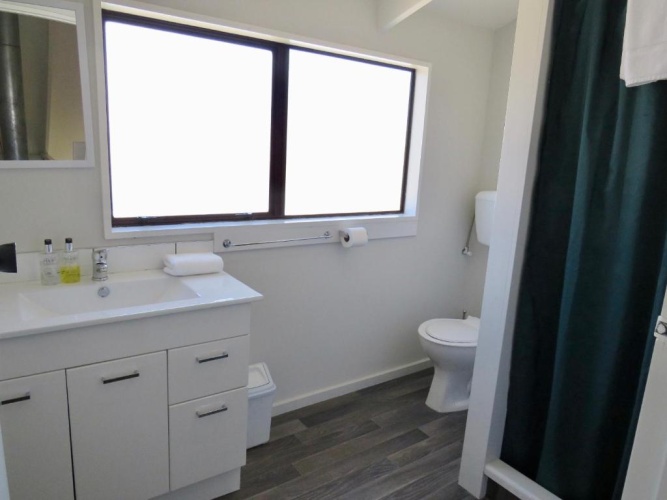 4 Bedrooms Cottage