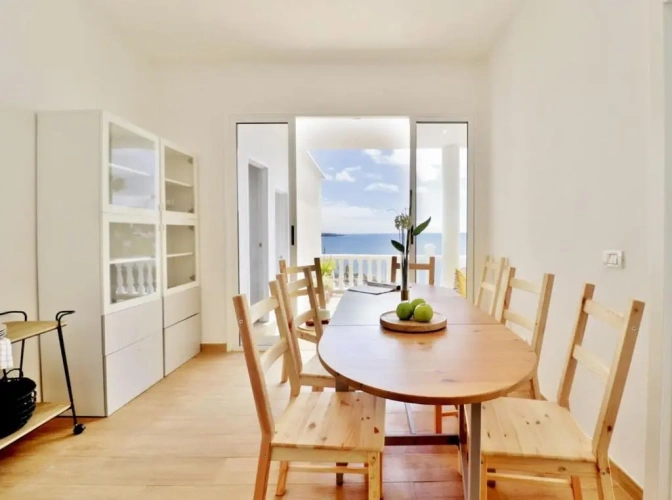 3 Bedrooms Apartment