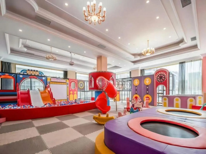Orange Crystal Hotel