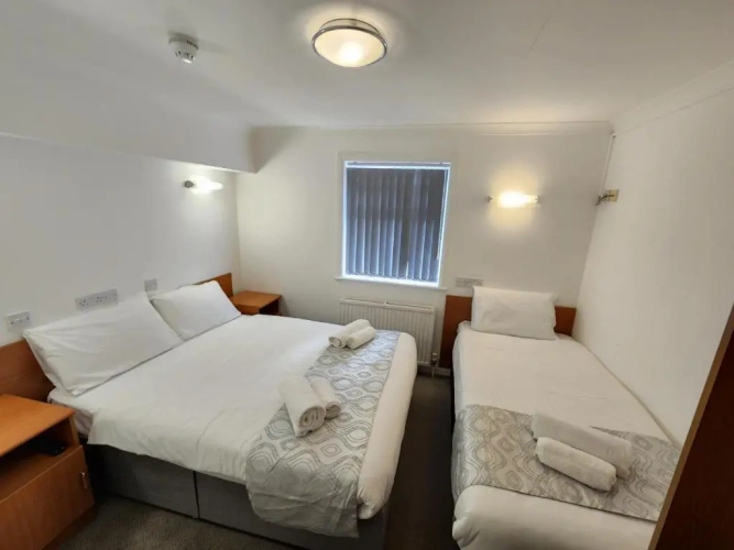 Standard Triple room
