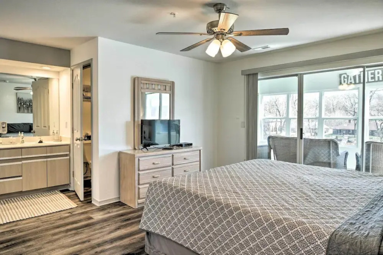 Branson Vacation Rental w/ Sunroom & Water Views