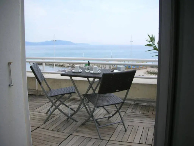 Le Marina B