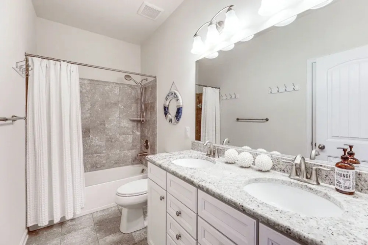 Spacious Townhome 2 Mi to Bethany Beach Boardwalk