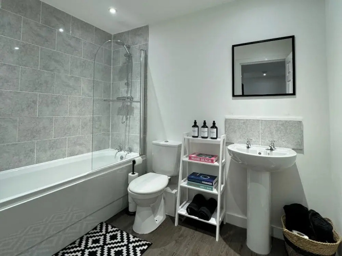Modern 1-bed Apartment - Sleeps 4 & Central Links