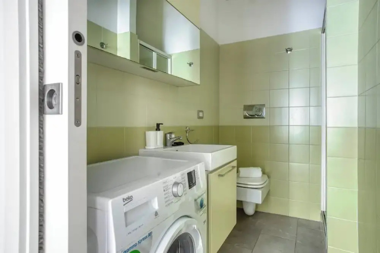 Bright 3BR flat near Park
