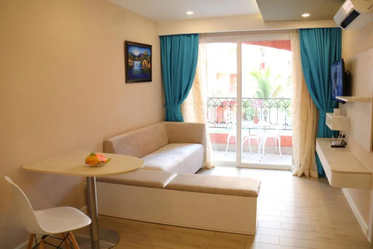 7 seas apartments